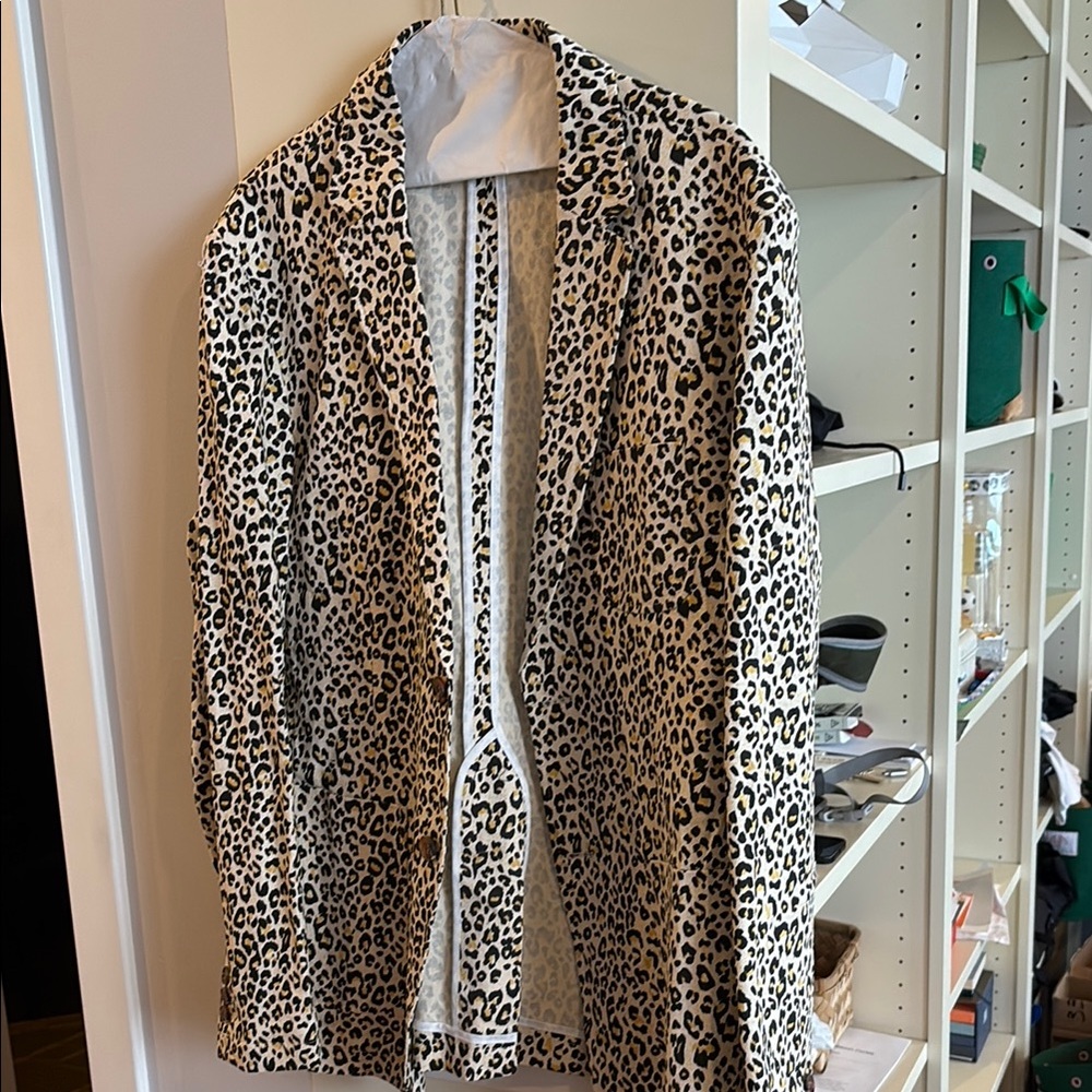 Black and Cream Leopard Print Blazer with Classic Design